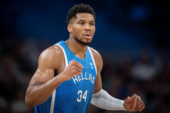 Η οικογένεια Αντετοκούνμπο και η Premia Properties αγόρασαν το Village Shopping & More στο Ρέντη