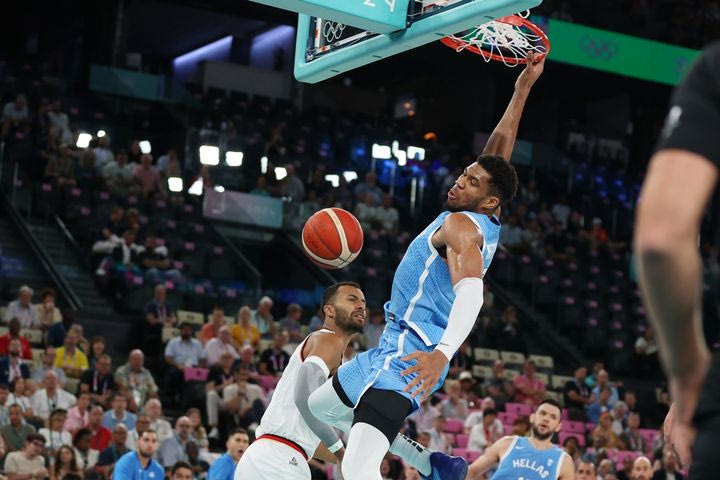 Ολυμπιακοί Αγώνες, Γερμανία – Ελλάδα: Θωρηκτό Γιάννης Αντετοκούνμπο, κάρφωσε με μανία