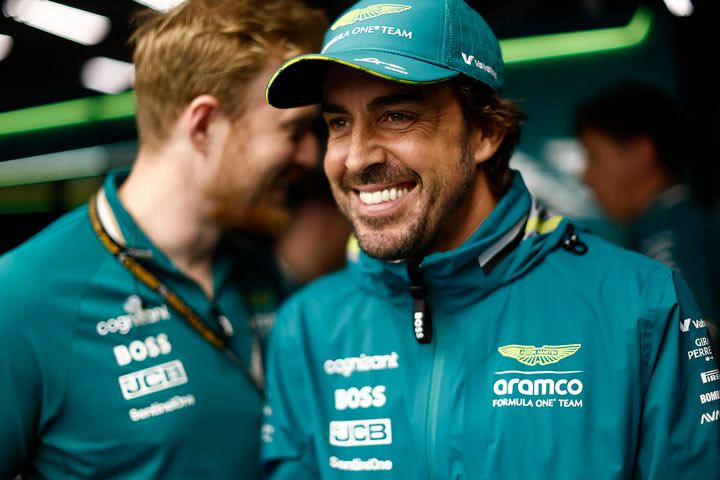 Ο Αλόνσο διακωμωδεί τα περί καλύτερου οδηγού του κόσμου: “Το δέχομαι ότι ο Μαξ είναι όσο καλός είμαι κι εγώ”