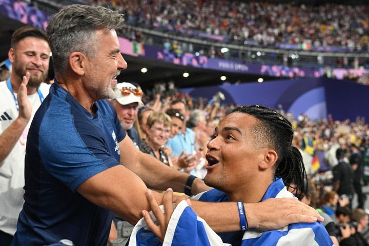 Ολυμπιακοί Αγώνες: Η συγκινητική ανάρτηση του Χάρη Καραλή για τον Μανόλο: “Παιδί μου νικήσαμε τον ρατσισμό και την άβυσσο που παραλίγο να μας καταπιεί”