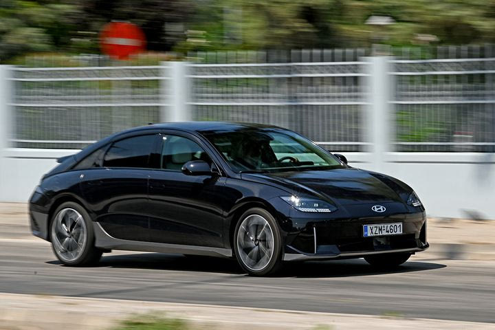 Δοκιμάζουμε το φουτουριστικό ηλεκτρικό sports-sedan Hyundai Ioniq 6 στην έκδοση με τους 325 ίππους