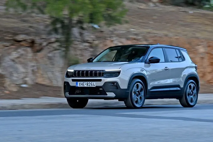 Το Avenger με μόλις 252 ευρώ το μήνα: Ακόμα πιο ελκυστικό το B-SUV της Jeep