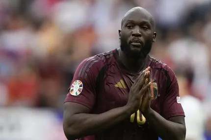 Το ξεχωριστό χάρισμα του Λουκάκου που πέρασε στον γιο του - Ο πατέρας μιλά οκτώ γλώσσες και ο μικρός ήδη τέσσερις