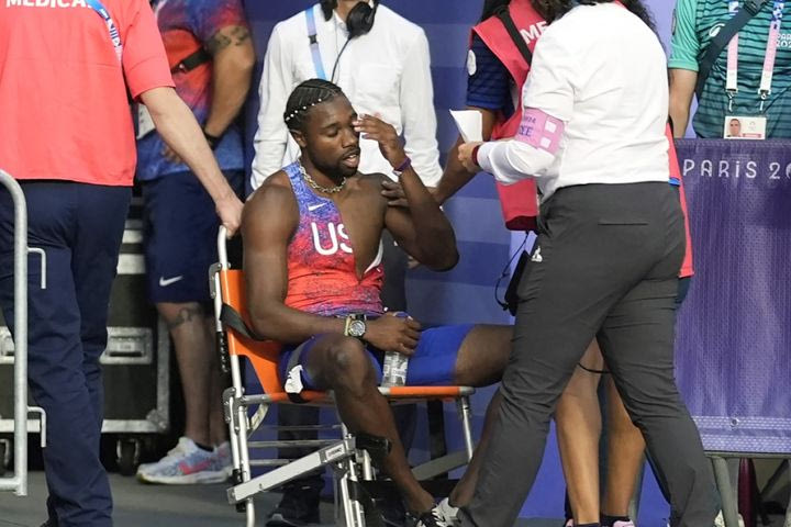 Ολυμπιακοί Αγώνες: Ο Νόα Λάιλς έτρεξε με COVID στα 200 μέτρα και αποχώρησε με καροτσάκι