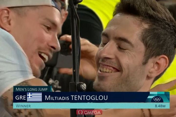 Ολυμπιακοί Αγώνες: Η αγκαλιά του Τεντόγλου με τον Πετρούνια, μετά την κατάκτηση του χρυσού μεταλλίου