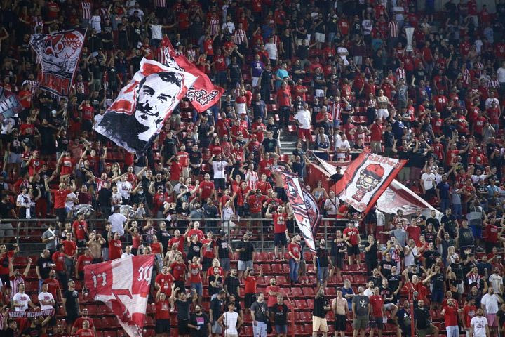 Ολυμπιακός – Νότιγχαμ: Ο κόσμος των ερυθρολεύκων φώναζε ρυθμικά το όνομα του Ποντένσε