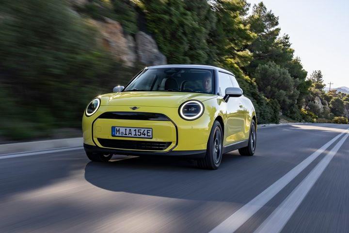 Αυτό είναι το MINI Cooper E στην έκδοση Classic- Γοητεύει φέρνοντας στοιχεία από το παρελθόν της μάρκας