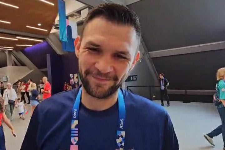 Ο Κώστας Παπανικολάου στο SPORT24: “Συγκλονισμένος με τον Πετρούνια, δεν έχω νιώσει τέτοια αγωνία ούτε σε αγώνα μας”