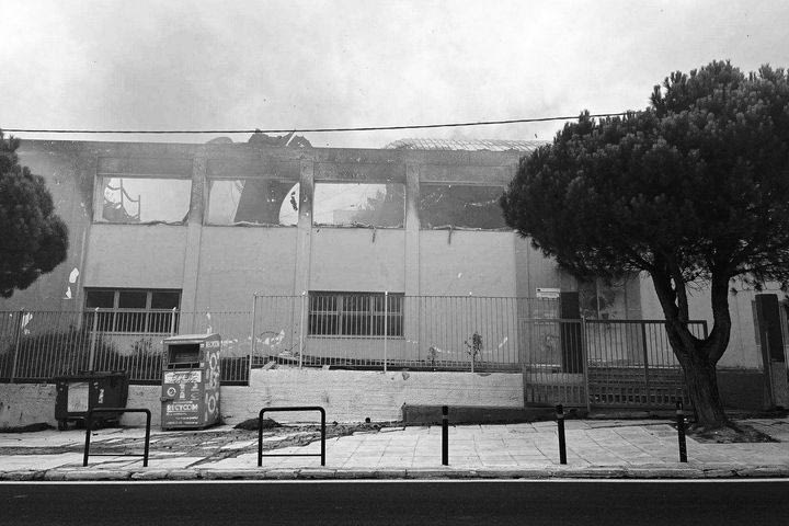 Ανατριχίλα από το post της Α. Ε. Πεντέλης με το καμένο γήπεδο: “Μείνετε ασφαλείς, τα άλλα ξαναγίνονται”