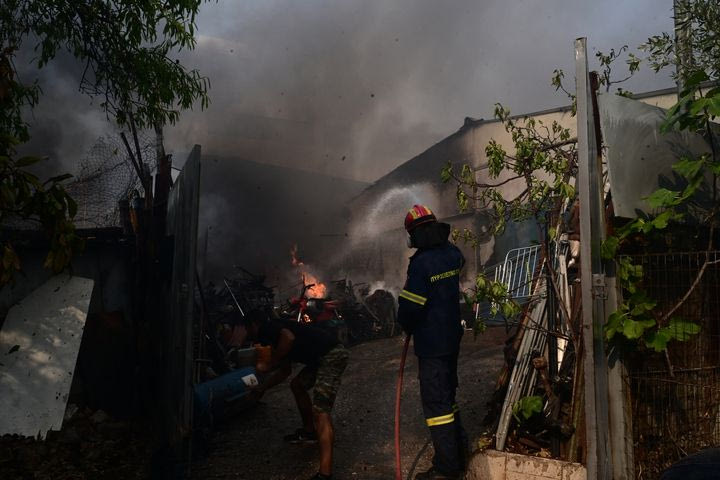 LIVE: Μάχη με τις φλόγες για τρίτη μέρα στην Αττική, φόβοι για αναζωπυρώσεις – Όλες οι εξελίξεις από το News24/7