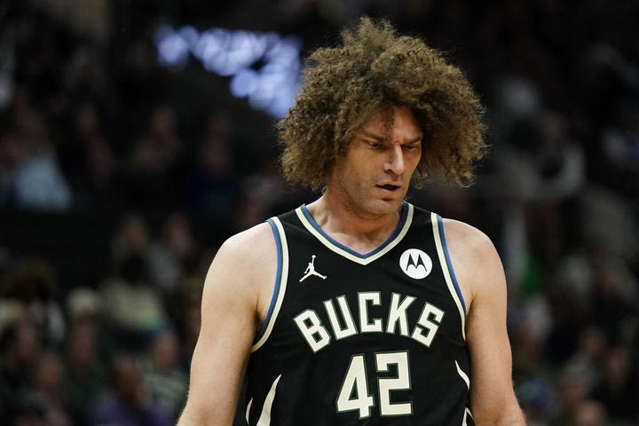 NBA: Ο Ρόμπιν Λόπεζ σκέφτεται την απόσυρση
