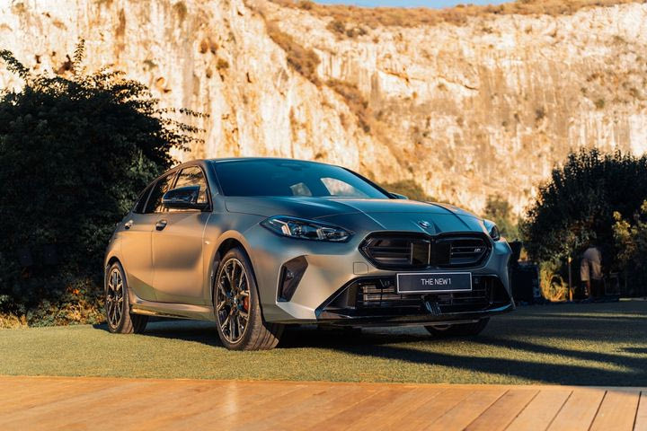 Με ένα πάρτι στη λίμνη της Βουλιαγμένης η Σπανός ΑΕ υποδέχτηκε τη νέα BMW Σειρά 1