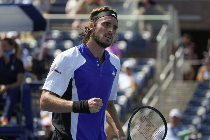 Τσιτσιπάς – Χατσάνοφ 2-1: Έδειξε χαρακτήρα στο θρίλερ των 2,5 ωρών και προκρίθηκε στα προημιτελικά του Ντουμπάι