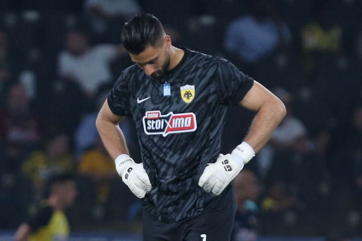 ΑΕΚ: Ο Στρακόσα τραυματίστηκε στο κεφάλι μετά από σύγκρουση στο Αγγλία – Αλβανία και έγινε αναγκαστική αλλαγή