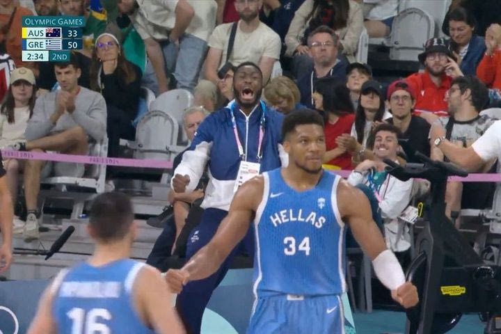 Ολυμπιακοί Αγώνες, Αυστραλία – Ελλάδα: Το ξέσπασμα του Θανάση Αντετοκούνμπο μετά το καλάθι του Γιάννη για το +17
