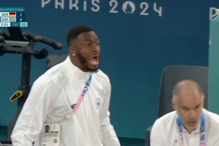 Ολυμπιακοί Αγώνες, Γερμανία – Ελλάδα: Ο Θανάσης τρελάθηκε με το κάρφωμα του Γιάννη Αντετοκούνμπο