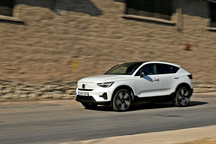 Δοκιμάζουμε το κομψό SUV της Volvo, το C40 στην έκδοση με τους 408 ίππους, που κάνει 4,8” για τα 100 χλμ./ώρα