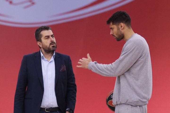Ο Χρήστος Μπαφές μίλησε για τις στιγμές που χαρακτήρισαν τον Ολυμπιακό, για το ΣΕΦ και για τη μεταγραφή του Φουρνιέ