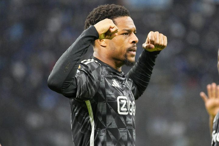 Ολυμπιακός, μεταγραφές: Ανάμεσα στις ενδιαφερόμενες ομάδες για τον Άκπομ, σύμφωνα με το Sky Sports