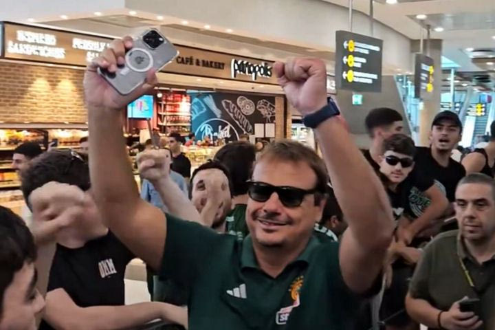 Παναθηναϊκός AKTOR: Τραγούδια και συνθήματα για τον Αταμάν από τους φίλους των πράσινων στην Κύπρο