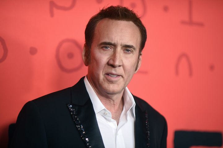 O Nicolas Cage δέχτηκε επίθεση από μέλισσες στα Μέγαρα. Σωστά διαβάζεις