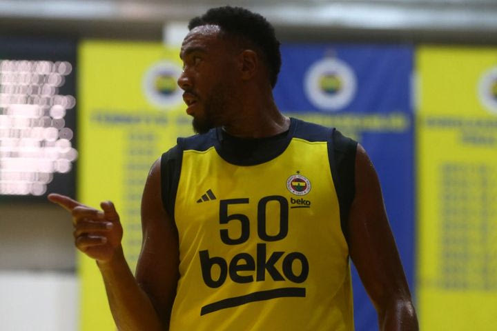 Ο Μπόνζι Κόλσον στο SPORT24: “Μπορείς να υπογράψεις όποιον παίκτη θέλεις, αλλά αν δεν υπάρχει χημεία, τότε όλα καταρρέουν”