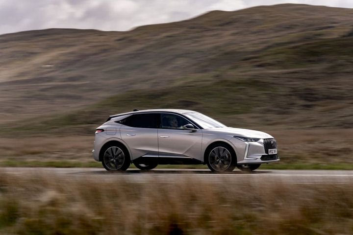 Αυτό είναι το νέο DS 4 Hybrid- Με δύο νέες εκδόσεις και κορυφαίο εξοπλισμό