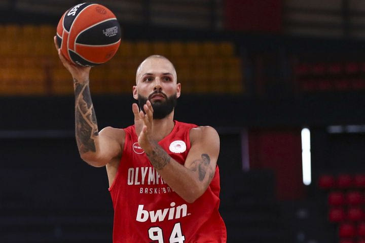 Ολυμπιακός – Ερυθρός Αστέρας 87-83: Σπουδαία εμφάνιση από τον Ράιτ και Βεζένκοβ, δημιουργός με 8 ασίστ ο Φουρνιέ