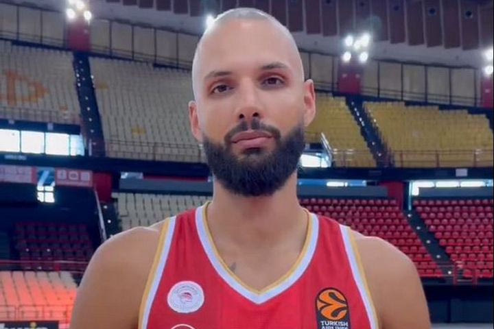 Φουρνιέ: “Πολύ περήφανος που βρίσκομαι στον Ολυμπιακό, ήταν γραφτό μας”