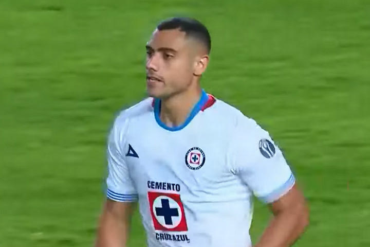 Η Κρουζ Αζούλ απέρριψε πρόταση της Σάρλοτ για τον Γιακουμάκη