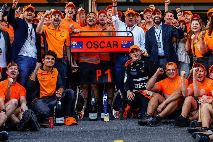 Η McLaren στην κορυφή της F1 μετά από 10 χρόνια – Στέλλα: “Οι Ferrari, RBR ήταν ταχύτερες στο Μπακού”