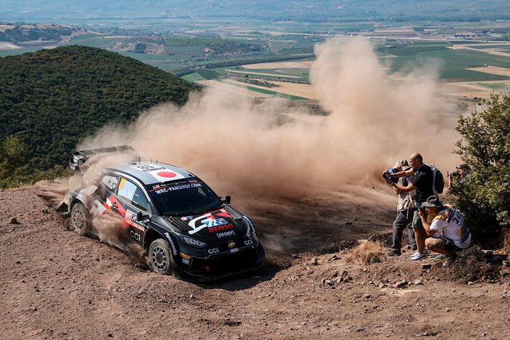 ΕΚΟ Ράλλυ Ακρόπολις: Ο Κατσούτα της Toyota ταχύτερος στο σκληρό και σκονισμένο Shakedown