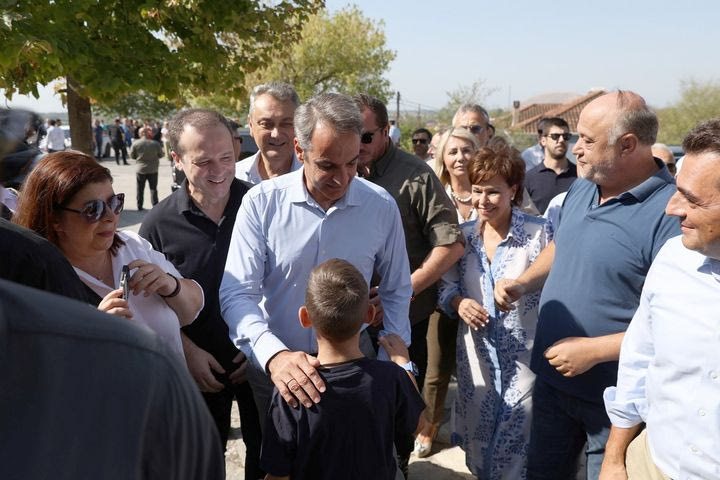 Μητσοτάκης σε παιδιά στο Κιλελέρ: “Εγώ Ολυμπιακός είμαι, αλλά και τον ΠΑΟΚ καλό τον βλέπω”