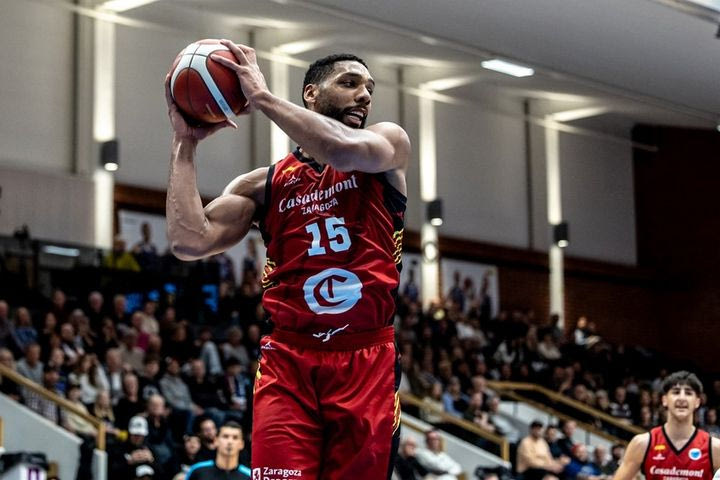 NBA: Ο Τζαλίλ Οκαφόρ παλεύει για το comeback, συμφώνησε με τους Πέισερς