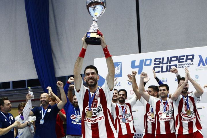 Ολυμπιακός – ΠΑΟΚ 32-25: Ερυθρόλευκος ο πρώτος τίτλος της σεζόν, οι Πειραιώτες κατέκτησαν το Super Cup με εμφατική νίκη