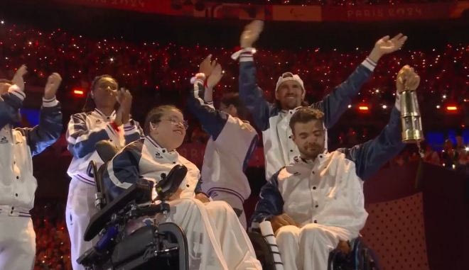 Το σβήσιμο της φλόγας στο φινάλε των Παραολυμπιακών Αγώνων