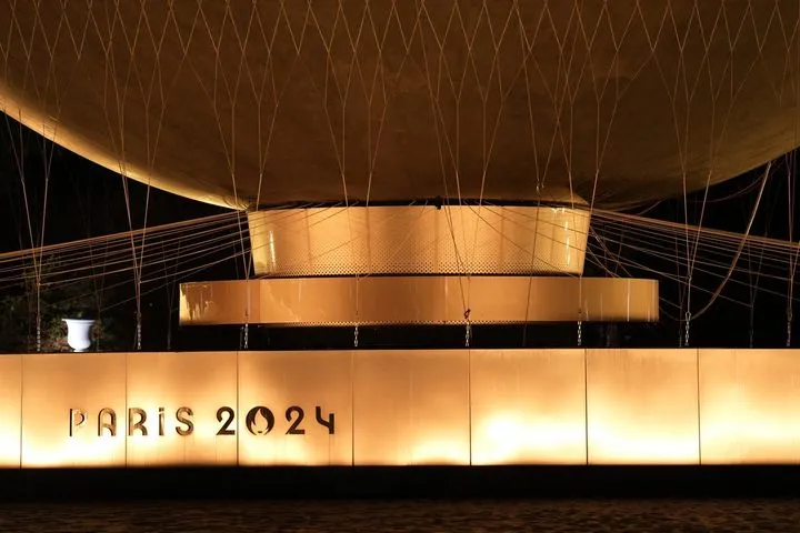 Παραολυμπιακοί Αγώνες: Εντυπωσιακές εικόνες στην τελετή λήξης στο κατάμεστο Stade de France