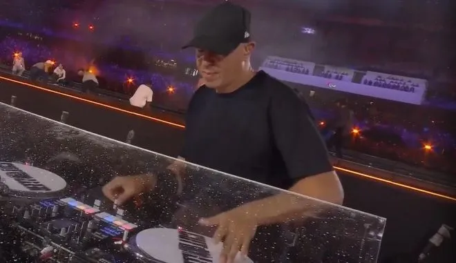 Εντυπωσιακό σόου από τους χορευτές breakdance