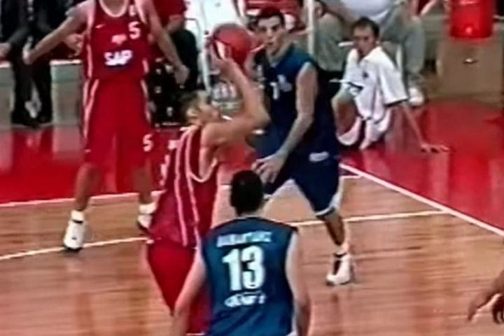 Ο Ολυμπιακός έκανε αναδρομή στο πρώτο ερυθρόλευκο καλάθι του Γιώργου Πρίντεζη
