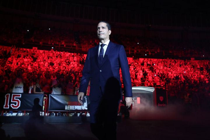 Σφαιρόπουλος: “Τη μέρα που έχασε τον πατέρα του και βγήκε να παίξει βγήκε το Γιώργο ψυχάρα Ολυμπιακάρα”