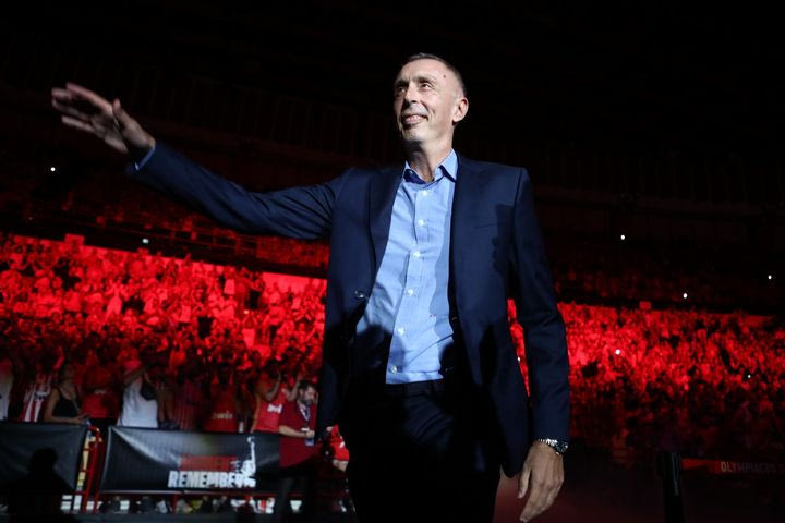 Επίσημη η επιστροφή του Μίλαν Τόμιτς στον Ερυθρό Αστέρα
