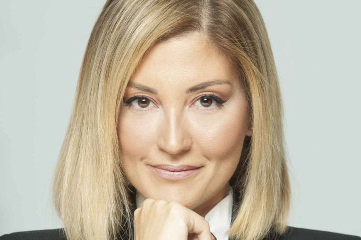Ράνια Τζίμα: «Μου πήρε πολλά χρόνια να πάω στο ρεπορτάζ με φούστα»
