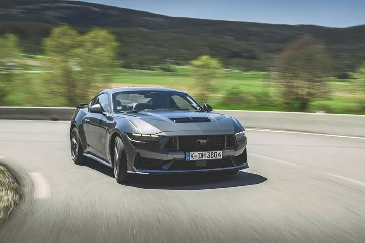 Γίνε σκηνοθέτης για να κάνεις βόλτα με την απίθανη Mustang Dark Horse- Πρωτότυπος διαγωνισμός της Ford