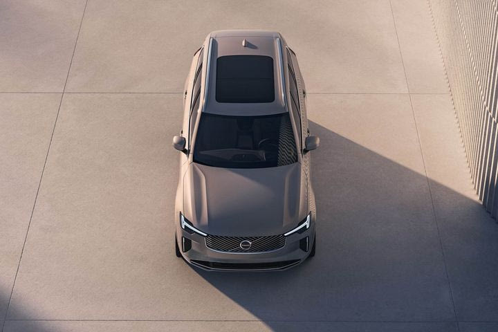Στο νέο premium SUV XC90 η Volvo προσφέρει την απόλυτη εμπειρία ικανοποίησης του οδηγού και όχι μόνο