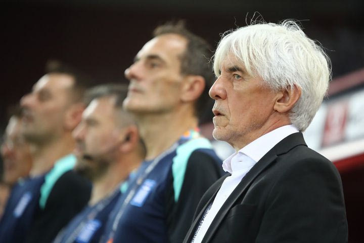 Ο Ιβάν Γιοβάνοβιτς τραγούδησε τον εθνικό ύμνο πριν τη σέντρα του Ελλάδα – Φινλανδία