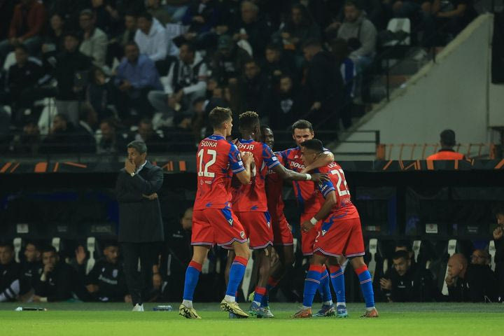 ΠΑΟΚ – Πλζεν: Ο Βίντρα έγραψε το 2-0 για τους Τσέχους μετά την ασταθή απόκρουση του Κοτάρσκι