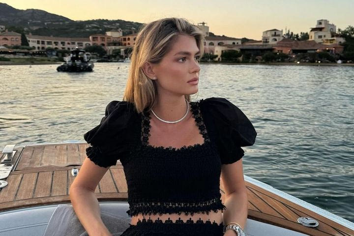 Αμαλία Κωστοπούλου: Αγκαλιά με τον σύντροφό της σε πολυτελή έπαυλη. Love is in the air