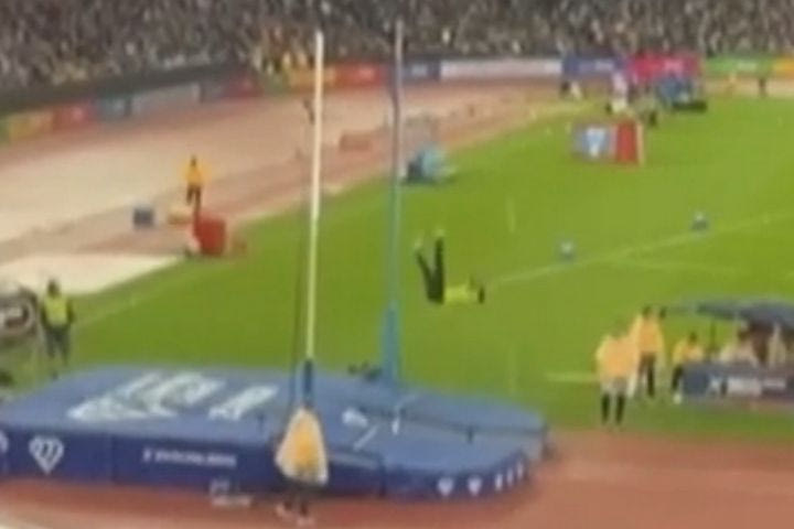 Ο Καραλής κινδύνευσε με τραυματισμό όταν γλίστρησε το κοντάρι του