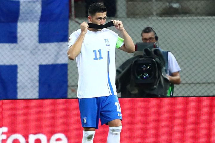 Συγκλόνισε ο Μπακασέτας: Φίλησε το μαύρο περιβραχιόνιο για να τιμήσει τον Τζορτζ Μπάλντοκ μετά το γκολ που πέτυχε κόντρα στην Ιρλανδία