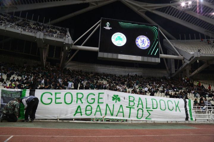 Παναθηναϊκός: Πανό με τη λέξη “αθάνατος” από τους οπαδούς των πρασίνων στο ΟΑΚΑ, στη μνήμη του Μπάλντοκ